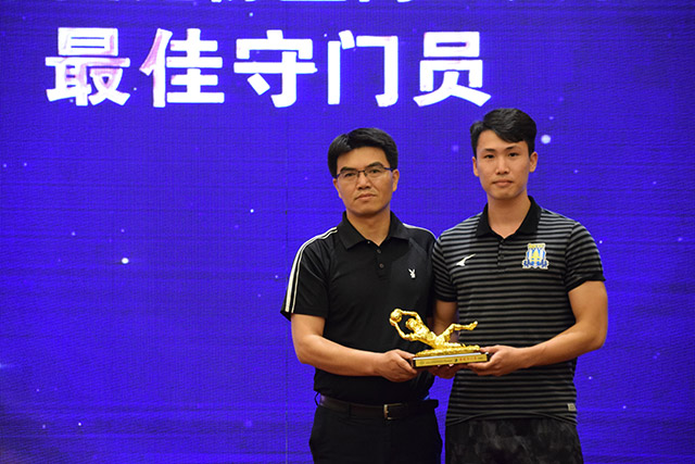 斯诺克世锦赛：吴宜泽晋级16强 范争一憾负肖恩·墨菲